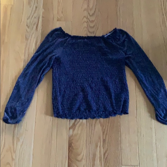 A purple top - Picture 1 of 2